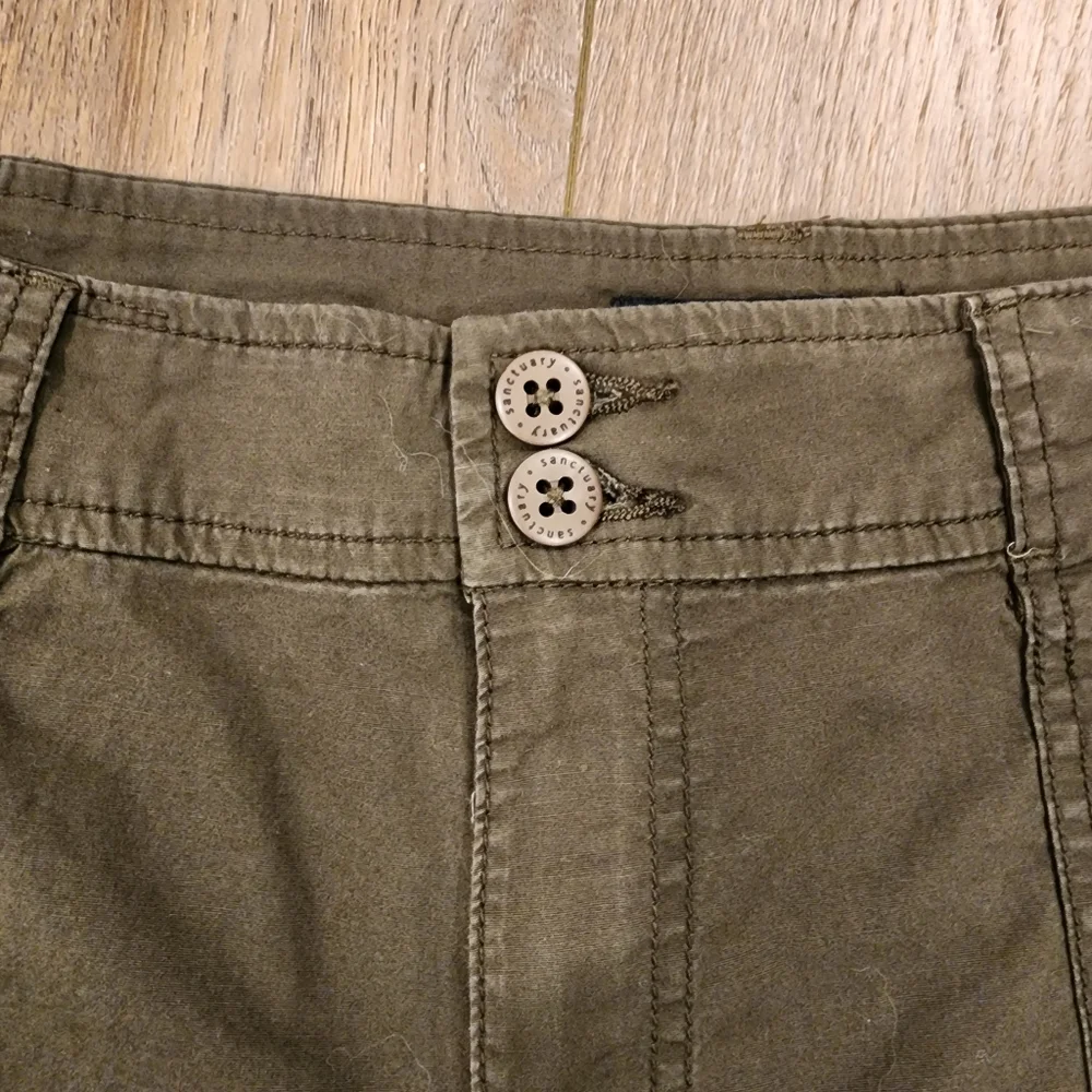 Sanctuary Renegade Shorts Mid-Rise Women's Dark Olive Green Cuffed size Large